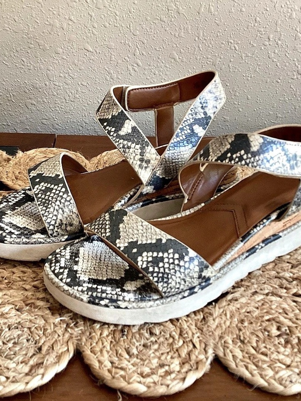Franco Sarto Francisco Snakeskin Print Platform Wedge Sandal Blue & White US 7.5